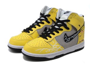 Nike-Dunks-Pikachu-Pokemon-Sneakers-Yellow_1