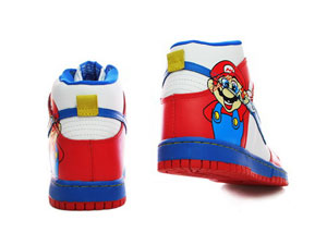 Super-Mario-Nikes-Video-Game-Dunks_3
